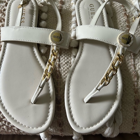 GUESS LIVVY CHAIN T STRAP SANDALS - BNWOT - SZ9 - Picture 5 of 6